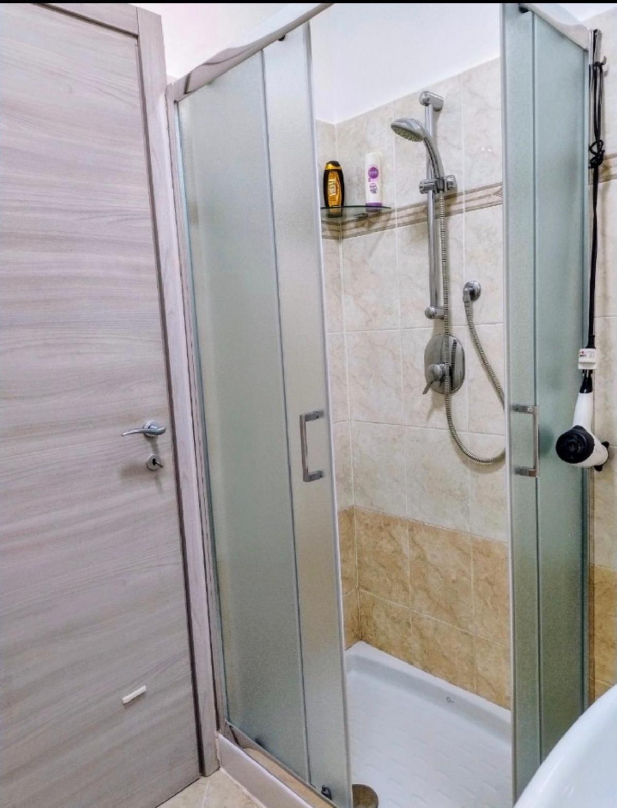 Camera Privata Nell'Appartamento In Zona Residenziale Con 2 Piscine Rapallo Eksteriør billede